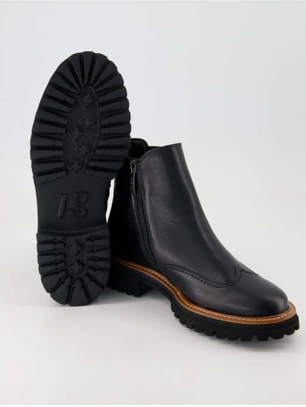 Paul Green Women’s Black Leather Chelsea Lug Sole Boot Size 8